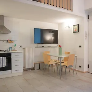 casa-ludo-milano-navigli.it-lombardy.com/